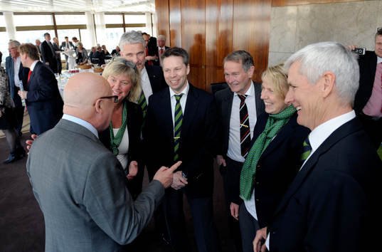 Avtackning av Lars-Åke Lagrell på Operaterassen