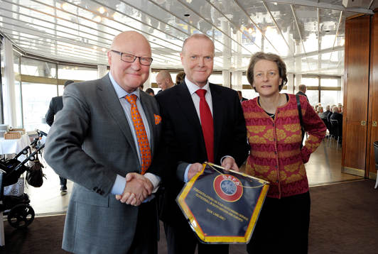 Avtackning av Lars-Åke Lagrell på Operaterassen