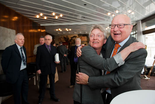 Avtackning av Lars-Åke Lagrell på Operaterassen. Susanne