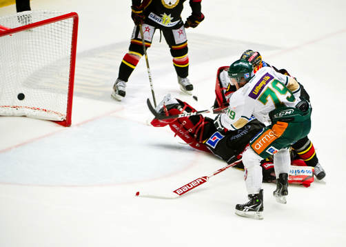 Patrik Lundh, Färjestad avgör matchen genom 2-3 på