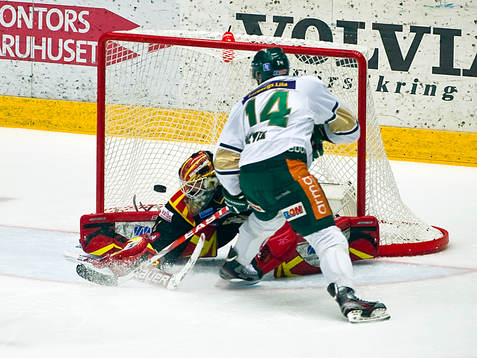 Stefan Meyer, Färjestad gör 1-2 på Niklas Svedberg,