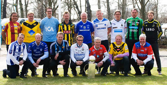 16 tränare, sittande fr.v.: Mikael Stahre, IFK Göteborg,