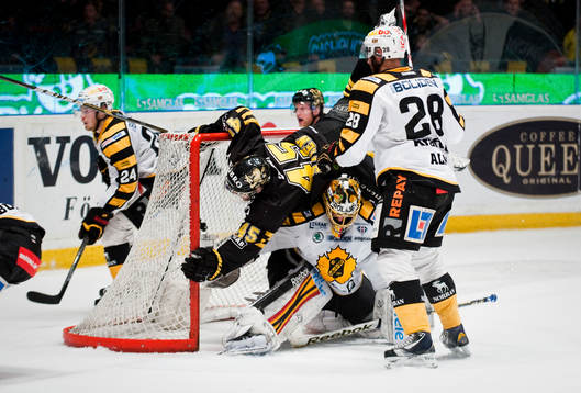 Oscar Steen, AIK flyger över Joacim Eriksson, målvakt