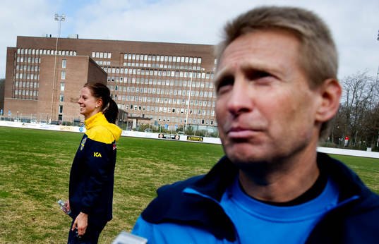 Thomas Dennerby, förbundskapten och Lotta Schelin