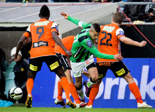Mervan Celik, Gais