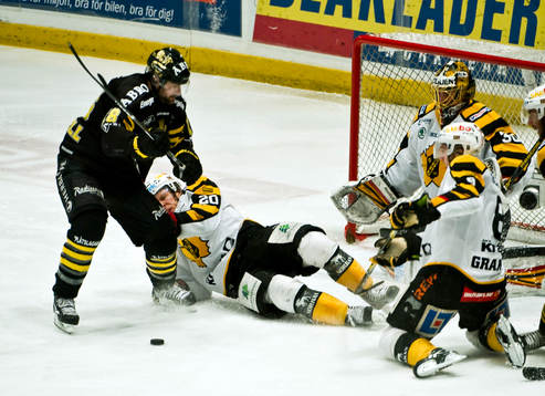 Kent McDonell, AIK på väg att göra 3-1och Erik Forssell,