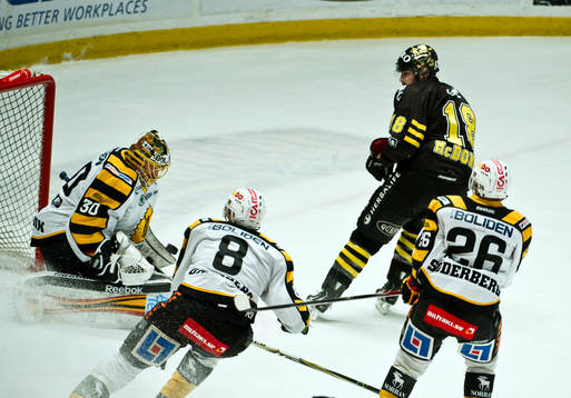 Joacim Eriksson, målvakt, Skellefteå och Kent McDonell,