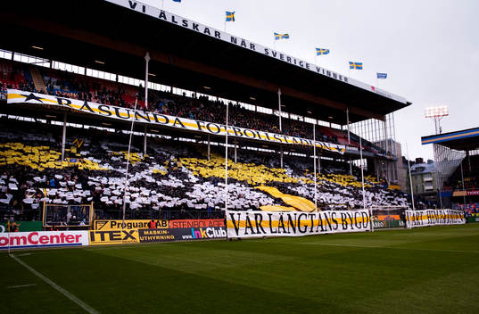 AIK-klacken hedrar Råsunda stadion