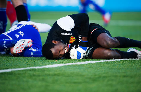 Dwayne Miller, målvakt, Syrianska, har ont