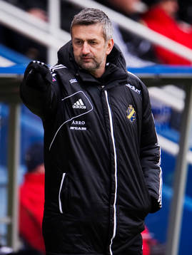 Nebojsa Novakovic, assisterande tränare