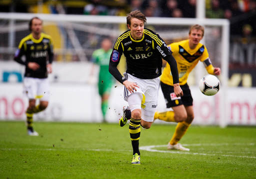 Viktor Lundberg, AIK, jagar bollen