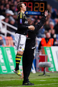 Viktor Lundberg, AIK, blir inbytt. Byte