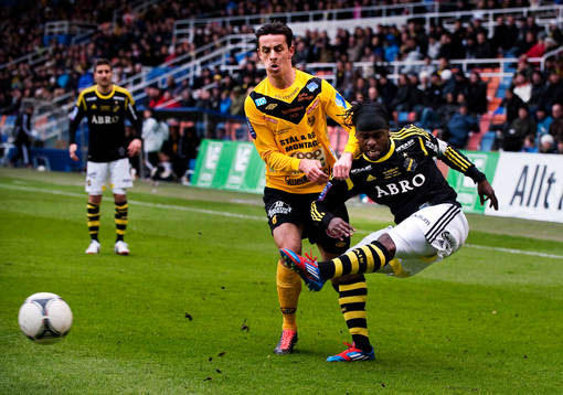 Martin Kayongo Mutumba, AIK, slår ett inlägg