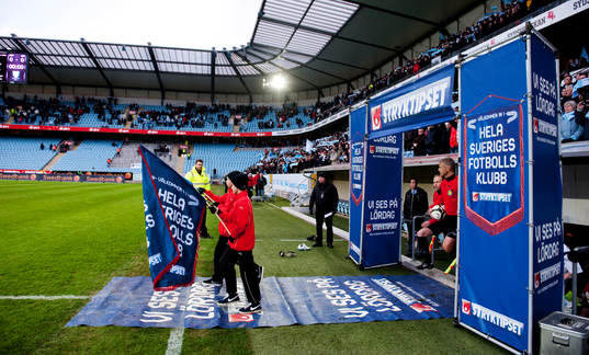 Lagen tågar in på Swedbank Stadion, Svenska Spel