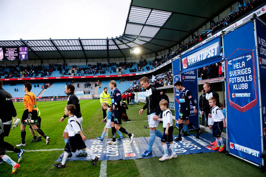 Lagen tågar in på Swedbank Stadion, Svenska Spel