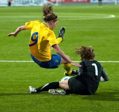 Paulina Hammarlund, Sverige blir fälld av Polens målvakt