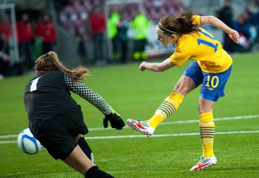 Elin Rubensson gör sitt och Sveriges 3e mål