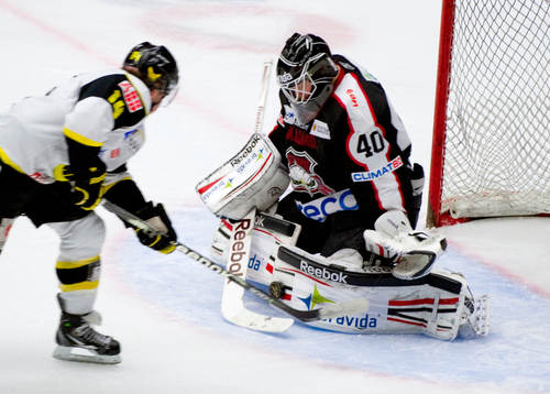 Broc Little, Västerås  och Pontus Sjögren, målvakt,