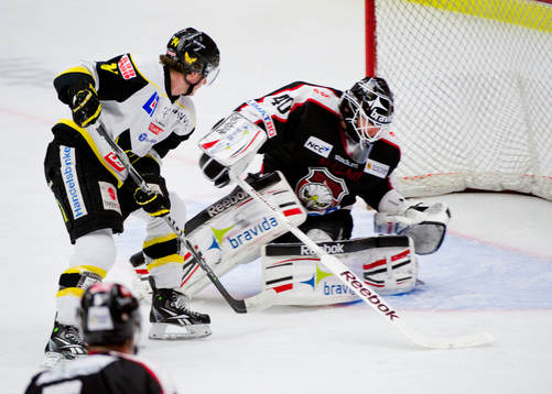 Broc Little, Västerås gör 0-3 bakom Pontus Sjögren,
