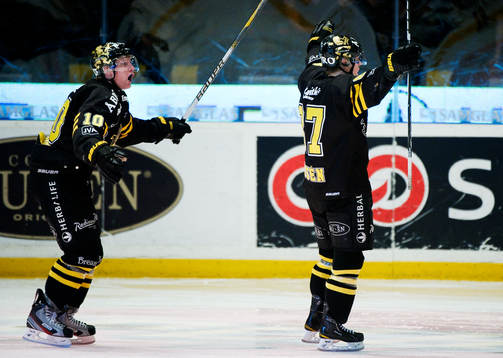 Richard Gynge och Robert Rosén, AIK, jubel