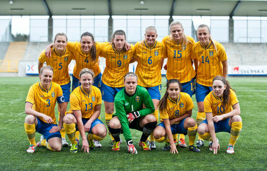 Lagbild, startelva. Bak fr.v. Magdalena Ericsson, Jennie