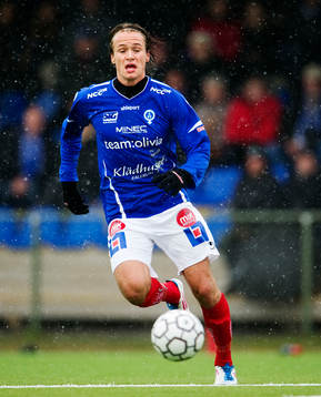 Viktor Prodell, jagar bollen