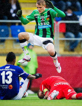 Jakob Olsson, GAIS, hoppar över Henrik Gustavsson,