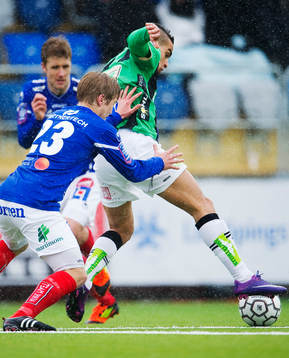 Anton Tinnerholm, Åtvidaberg, stoppar Mervan Celik, GAIS