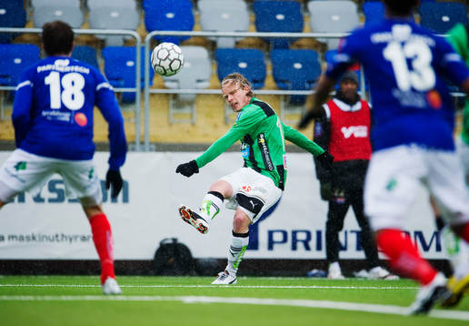Jesper Florén, GAIS, slår ett inlägg