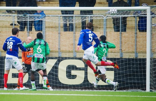 Daniel Hallingström, Åtvidaberg, nickar in 1-0