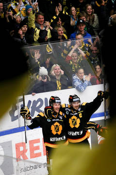 Bläddra bland fler bilder av Ishockey, SM-Slutspel, Semifinal, Skellefteå v AIK