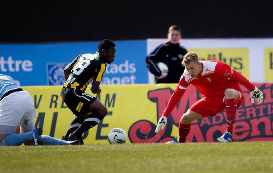 Abdul Majeed Waris, Häcken, rundar Johan Dahlin, målvakt,