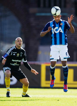 Ricardo Santos, Djurgården, nickar bollen