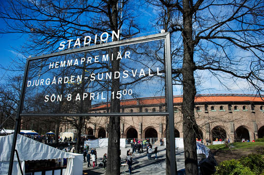 Stockholm Stadion, exteriör, hemmapremiär