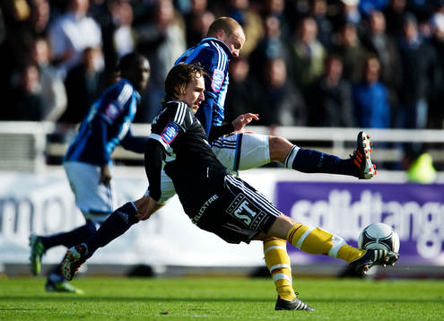 Kevin Walker, Sundsvall, utmanas av Daniel Sjölund,