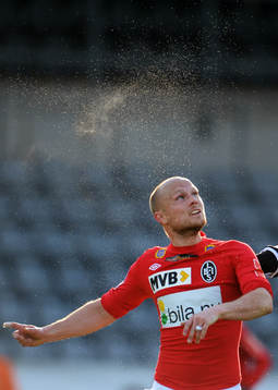 svetten yr om Nicklas Carlsson, Brommapojkarna