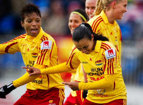Elaine Moura och Marta, Tyresö, dansar