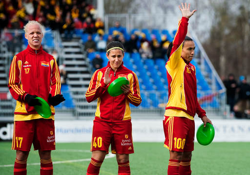 Marta, Tyresö, välkomnas av publiken