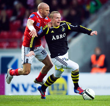 Henrik Rydström, Kalmar, stoppar Daniel Gustavsson, AIK