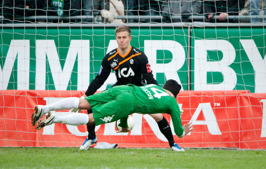 Sebastian Bojassen, Hammarby flyger in och nickar bollen