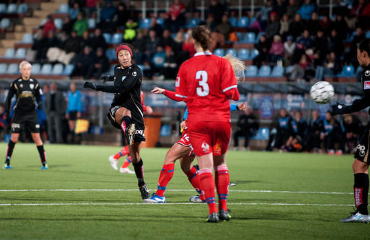 Christen Press, Göteborgs FC, gör 2-0