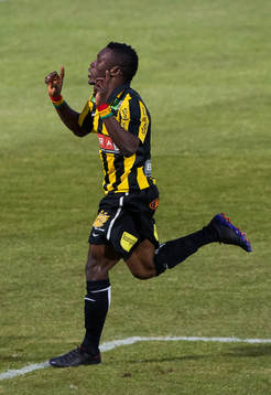 Abdul Majeed Waris, Häcken