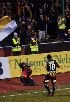 Abdul Majeed Waris, Häcken, dansar för fotograf