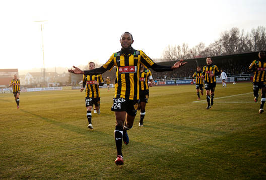 René Makondele, Häcken, gör 1-0, jubel