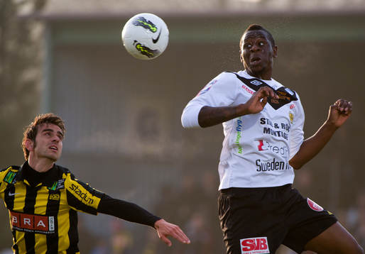 Dominique Kivuvu, Mjällby. Björn Anklev, Häcken