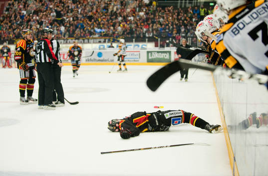 Simon Bertilsson, Brynäs blir liggandes