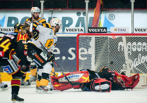 2-2 går in bakom Niklas Svrdberg, målvakt Brynäs
