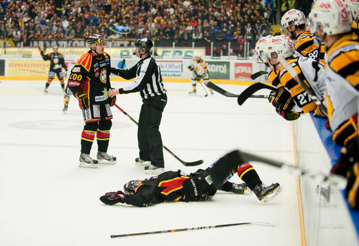 Simon Bertilsson, Brynäs blir liggande, skada