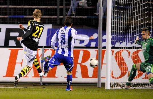 Pontus Engblom, AIK gör 1-0 målet bakom John Alvbåge,