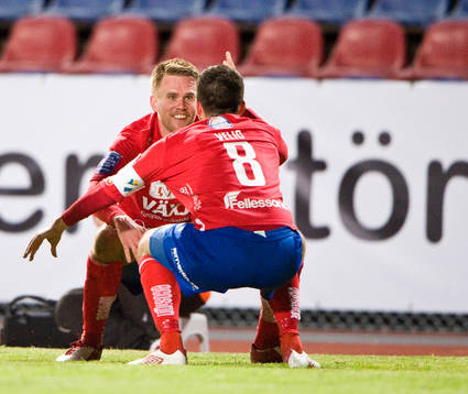 David Thor Vidarsson och Denis Velic, dansar, Öster, jubel